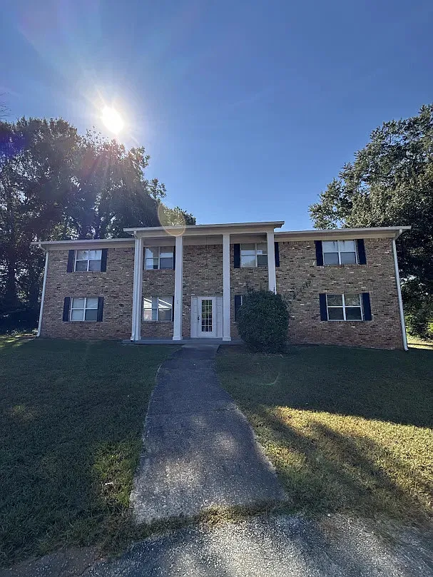 2 bed, $995 — Photo 1