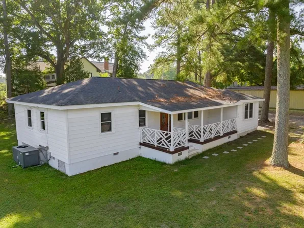 36 Main St, Hollister, NC 27844