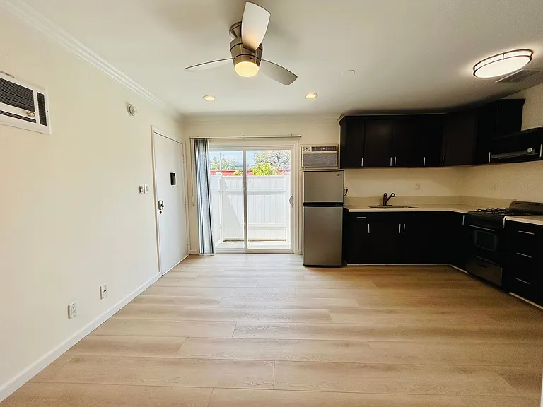 10860 Venice Blvd — Photo 9
