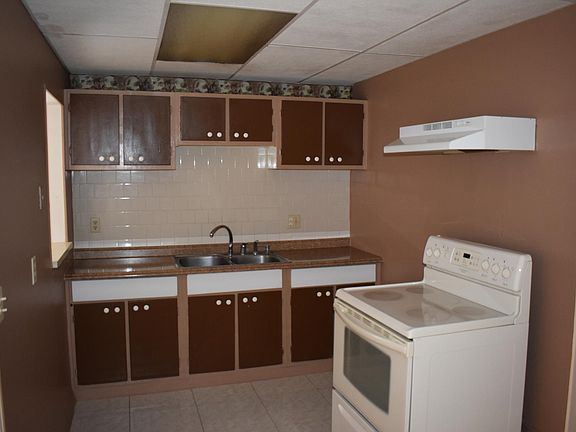 3rd image of 2608 N Beaumont Ave