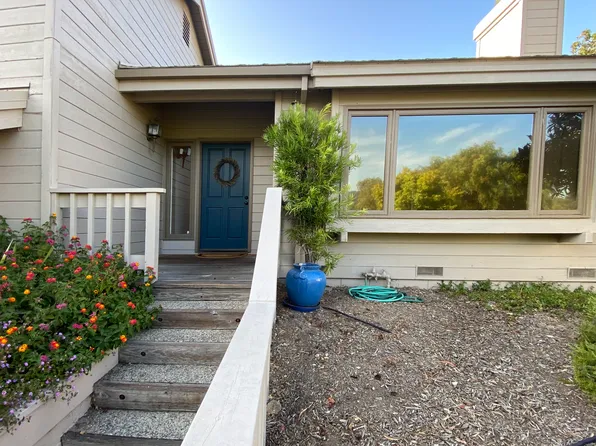104 White Oaks Ln, Carmel Valley, CA 93924