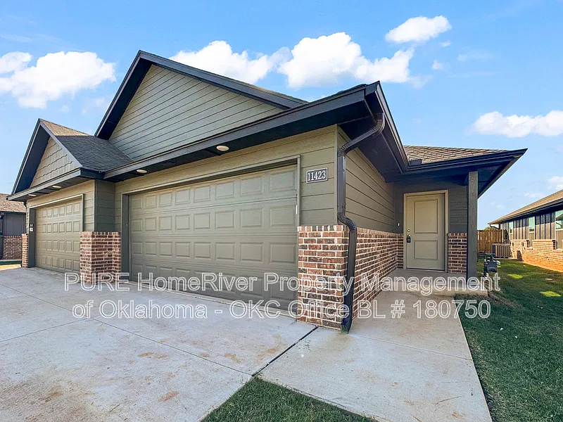 11423 University Dr