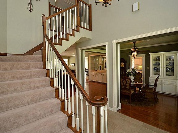 5th image of 2913 S Saddlebrook Ln