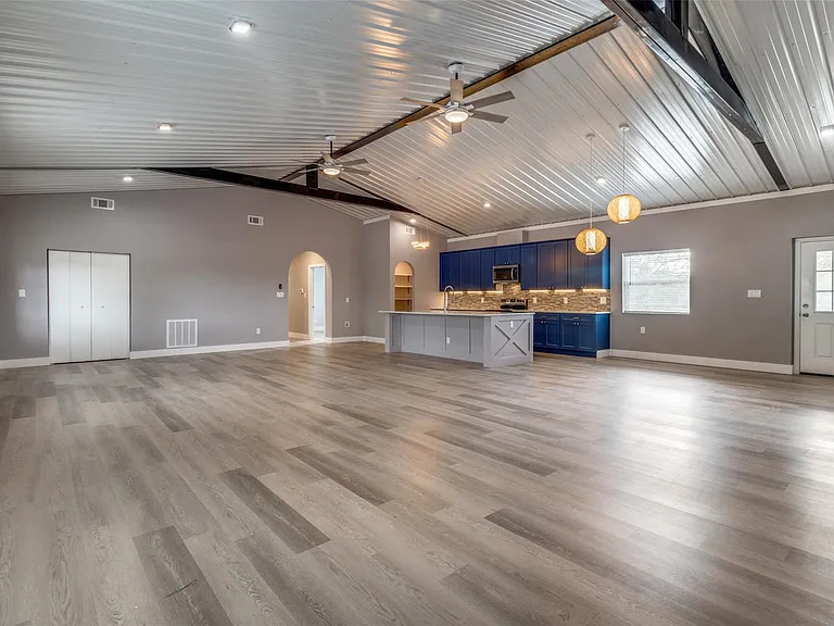 100 County Road 4140 — Photo 2