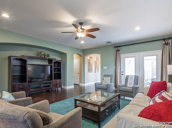 3rd image of 519 Lodge Creek Dr