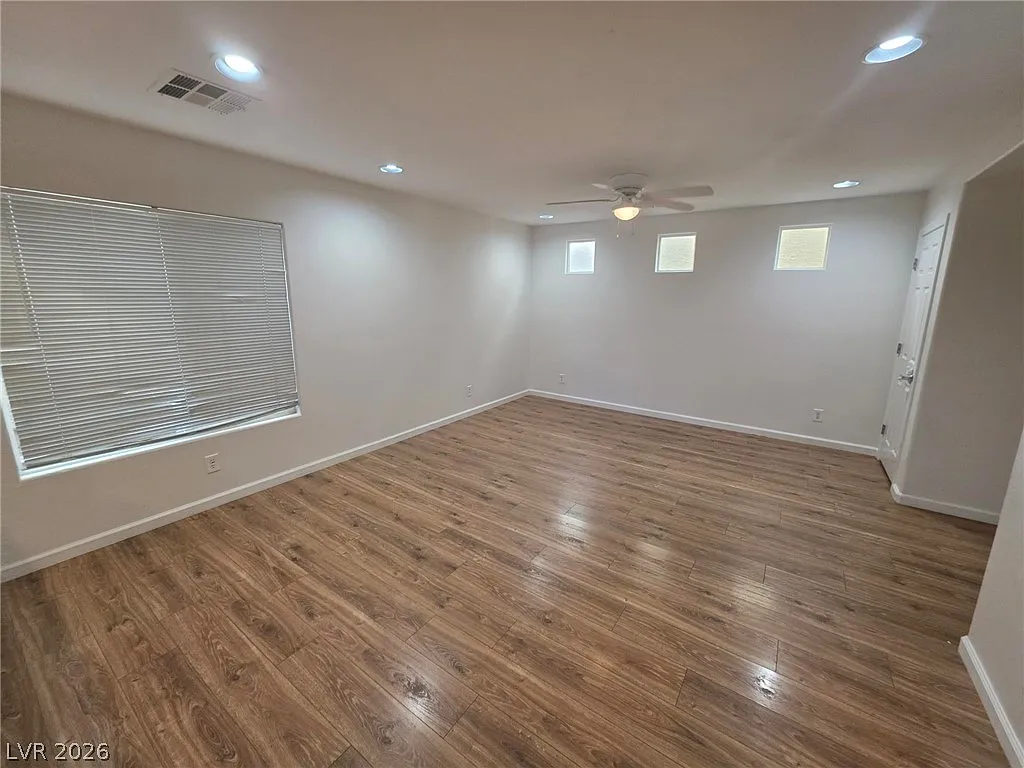 3 bed, 2.5 bath, 1298 sqft, $1,800 — Photo 4