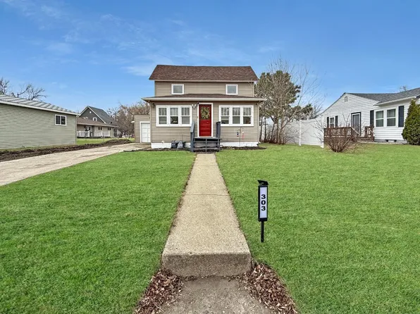 303 2nd St W, Velva, ND 58790