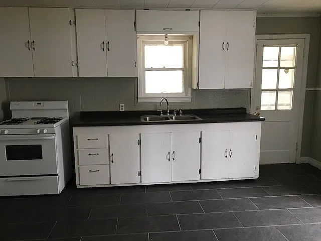 2809 S 6th St — Photo 2