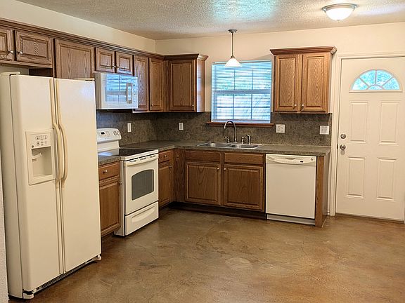Roomy kitchen/dining area