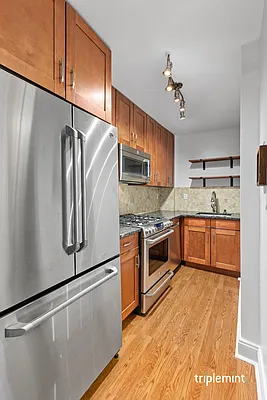 Sold by Triplemint | media 3