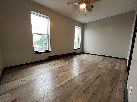 3rd image of 1920 Niagara St APT 8