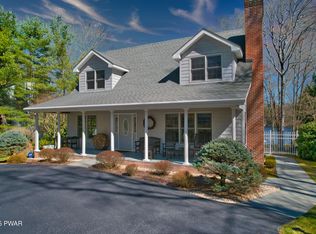 147 W Shore Rd, Shohola, PA 18458