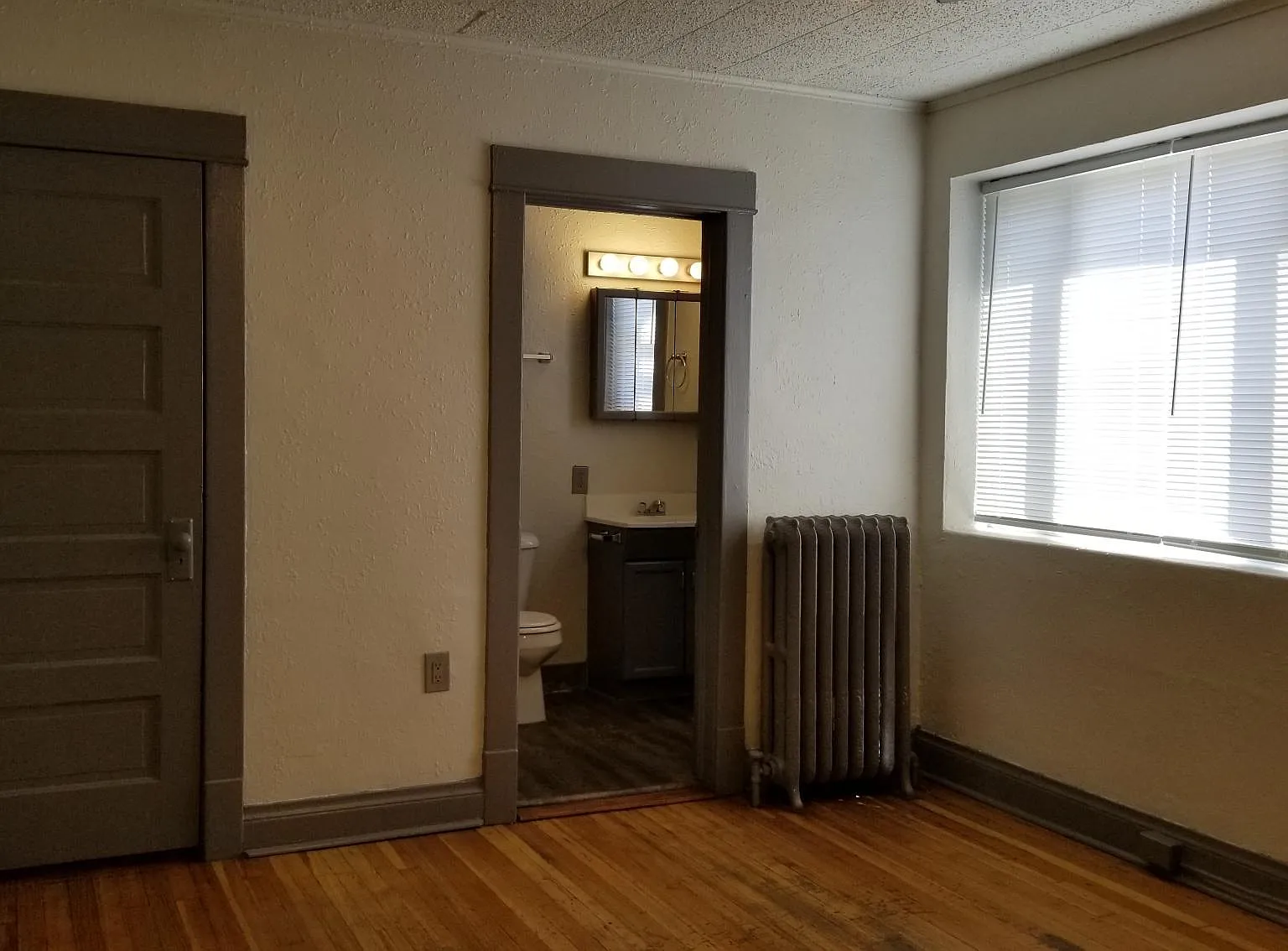 Studio, 400 sqft, $967 — Photo 4
