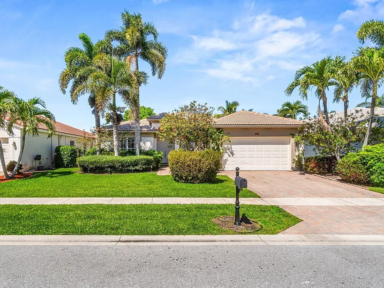 4621 Windward Cove Ln — Photo 1