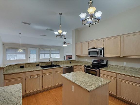 5th image of 4136 Heritage Way Dr