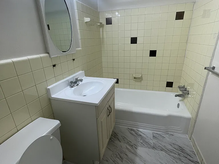 Delton Apartments — Photo 19