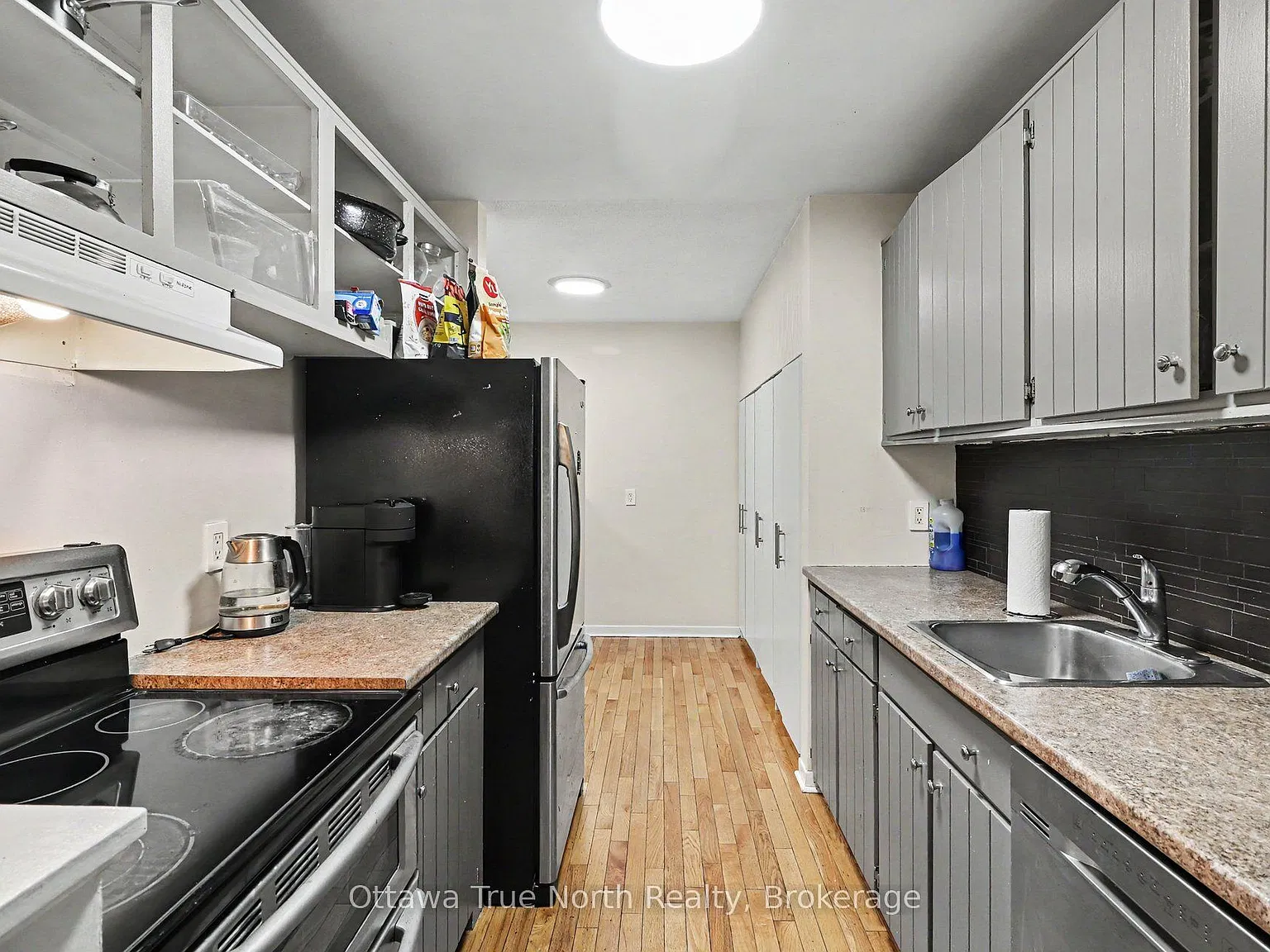 4 bed, $2,550 — Photo 2