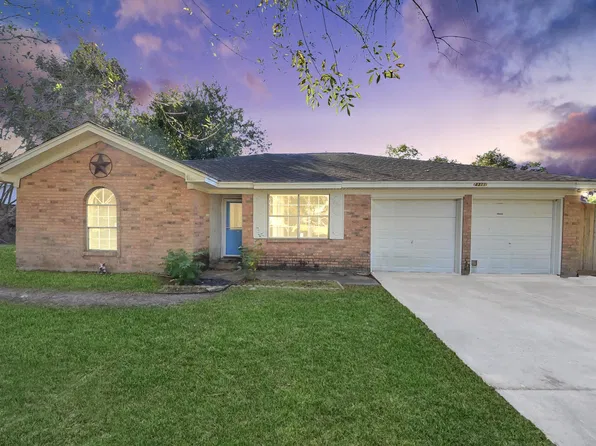 4311 Pine Shadows St, Dickinson, TX 77539