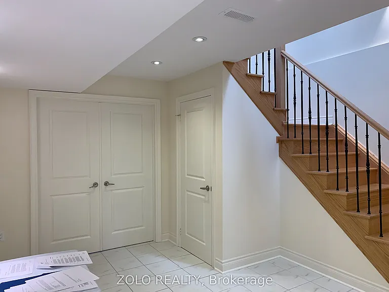 64 Cayton Cres — Photo 22