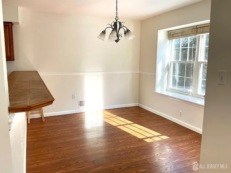 246 Hyde Park Rd — Photo 5