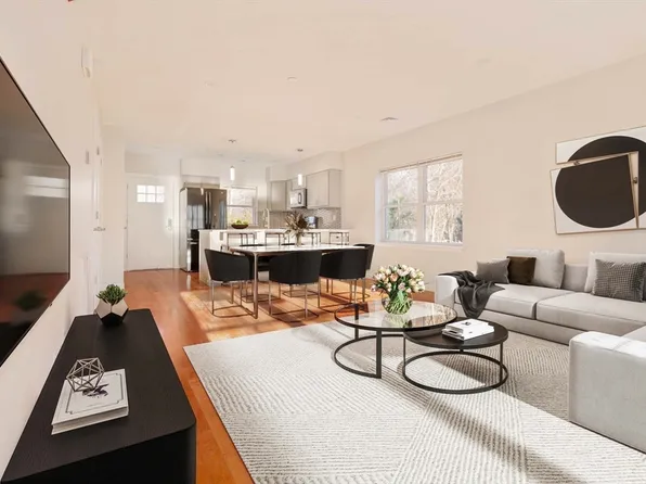 33 Goldfinch Ct, Mattapan, MA 02126