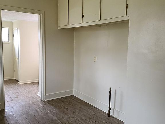 2nd image of 2843 S Brentwood Cir