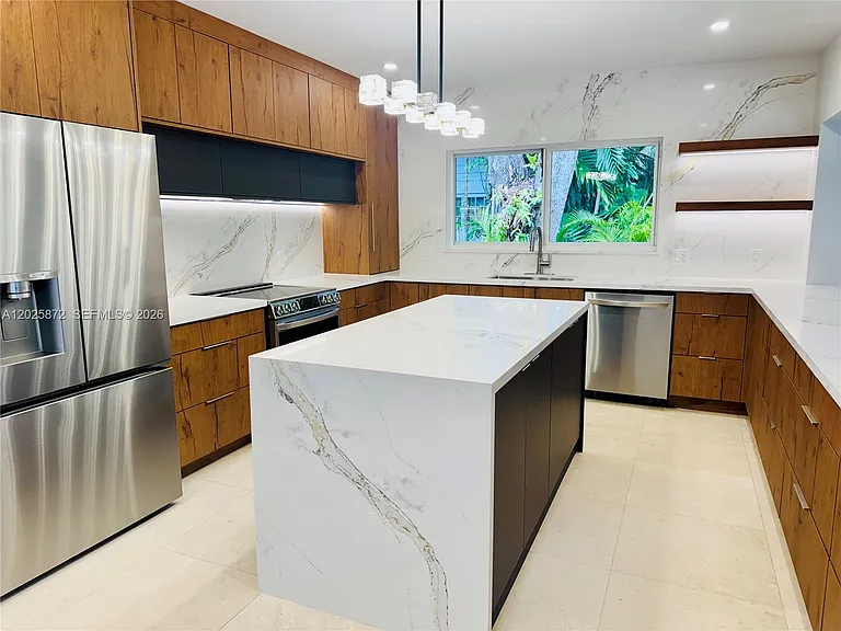 935 Alfonso Ave — Photo 3