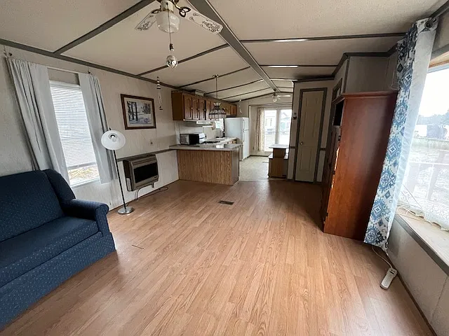 2 bed, $1,100 — Photo 3