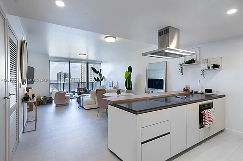1000 Brickell Plz Photo 1