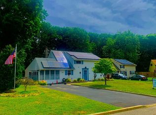8 Grove Ln, Old Bridge, NJ 08857