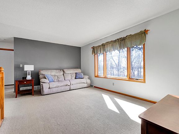 3rd image of 20441 Elmwood Rd