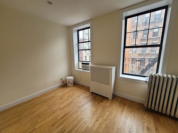 4th image of 111 E 7th St #4V