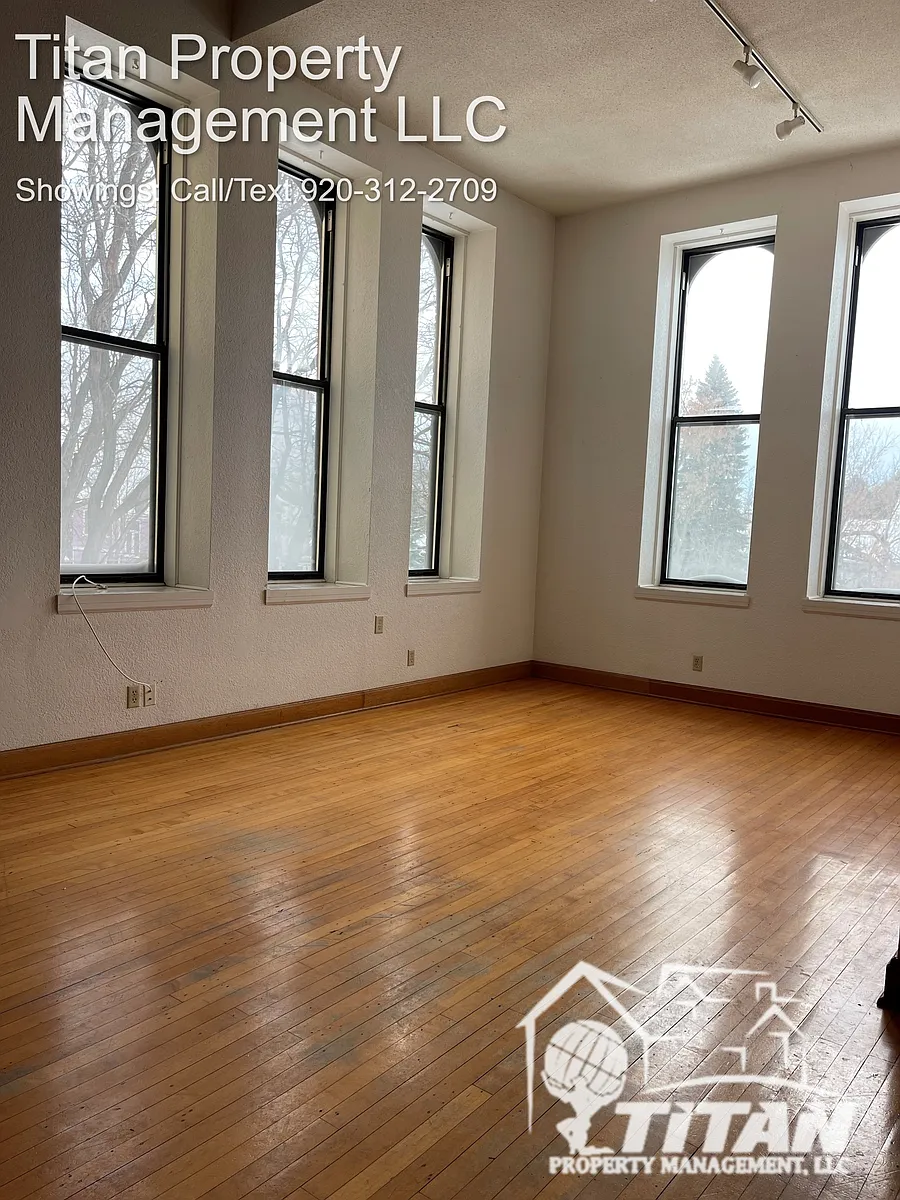 Building Photo - 207 E Irving Ave #202