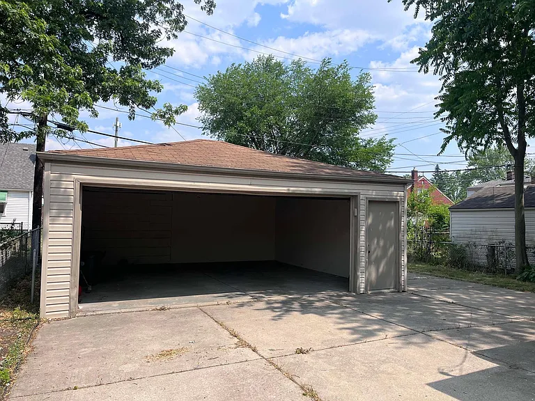 3051 Queen St — Photo 32
