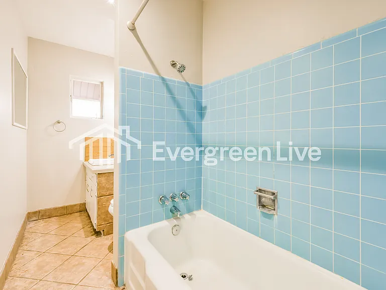 442 W Detroit St — Photo 13