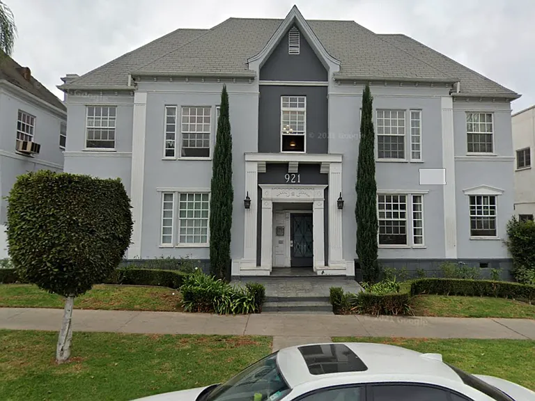 921 S Serrano Ave