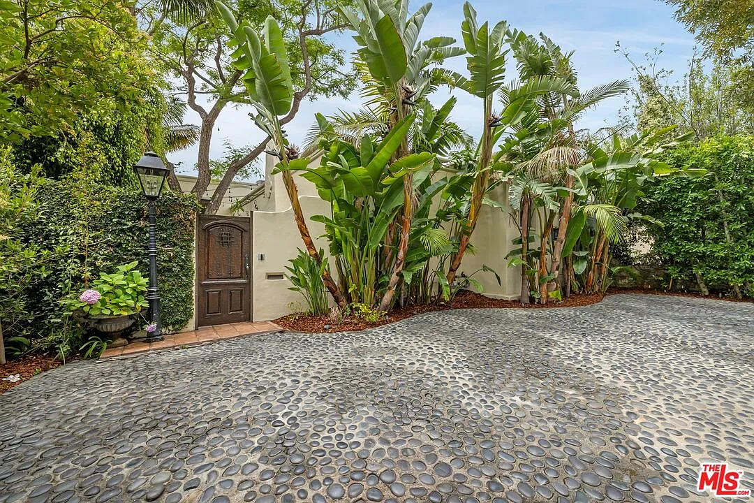 5 bed, 5.0 bath, 3500 sqft, $28,000 — Photo 2