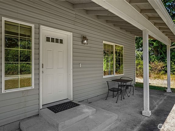 4th image of 3014 175th Avenue NW