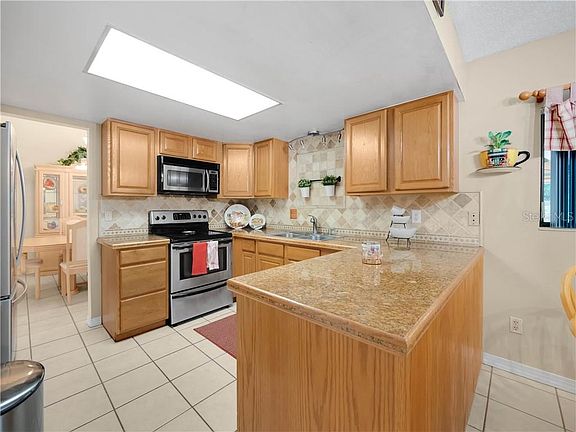 5th image of 2816 Charmont Dr