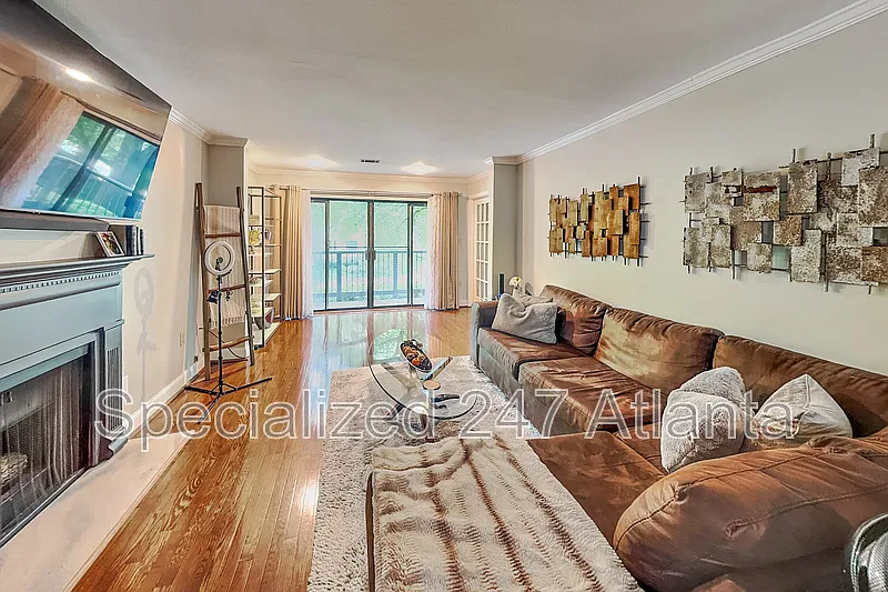 2 bed, 2.0 bath, 1249 sqft, $1,949 — Photo 2