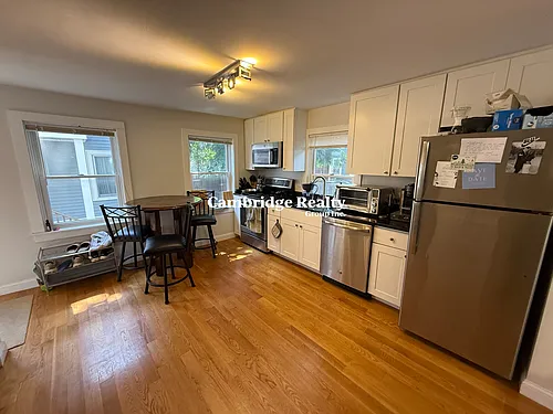 115 Pleasant St #B Photo 1