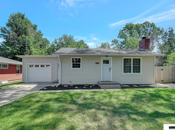 366 S 46th St, Lincoln, NE 68510