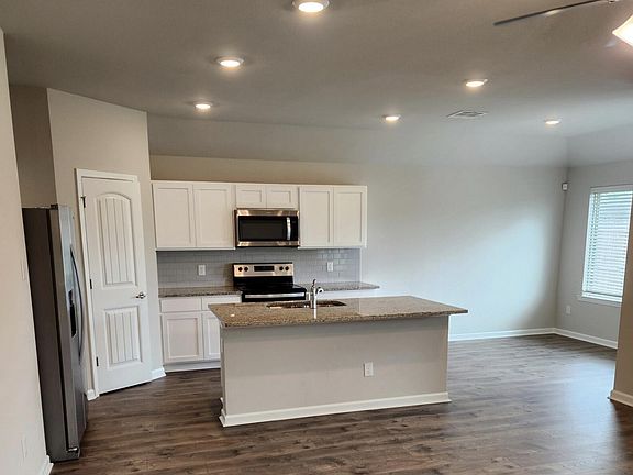 2nd image of 104 Abbeywood Ct