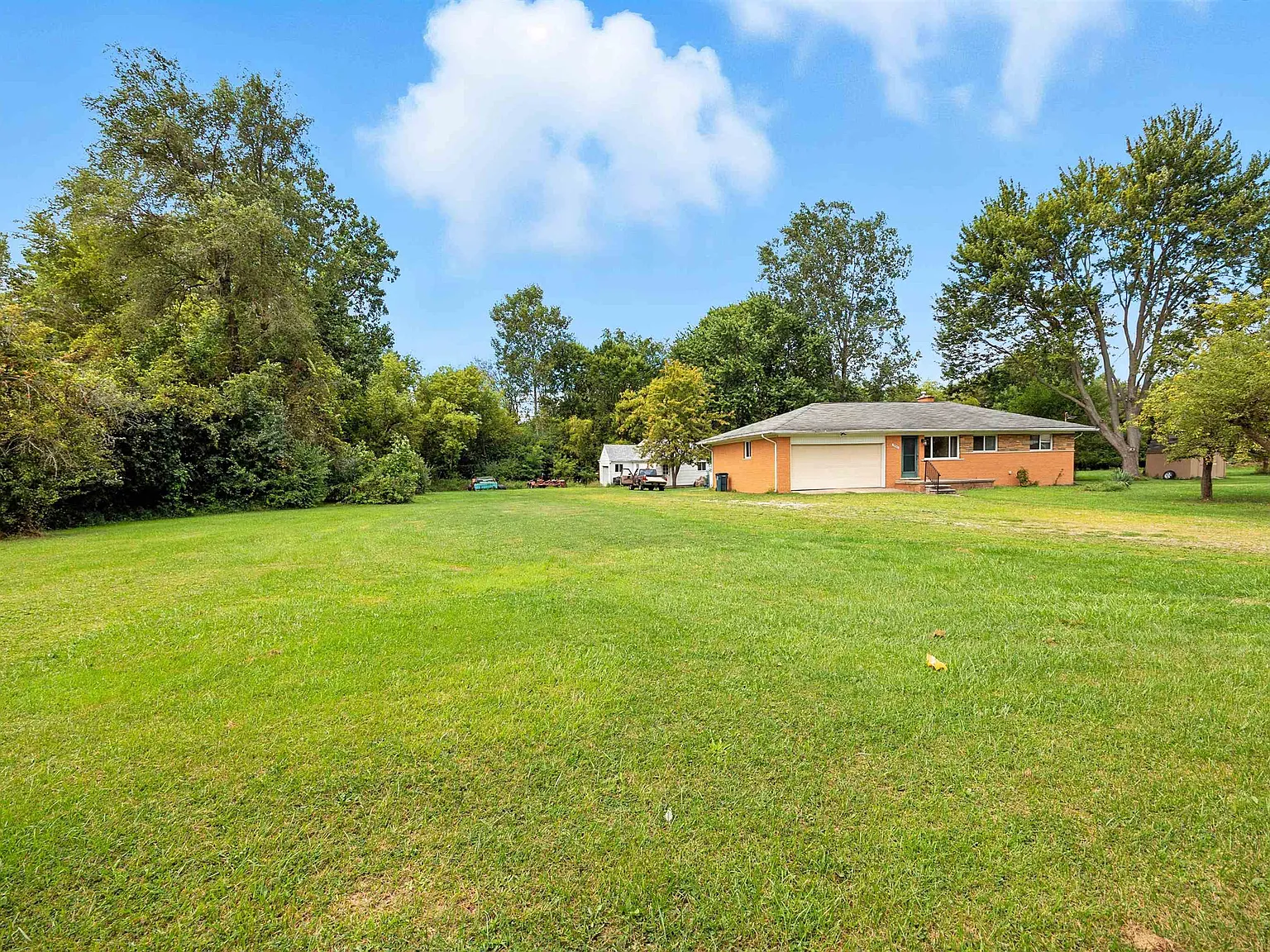 3 bed, 1.0 bath, 1008 sqft, $2,150 — Photo 4