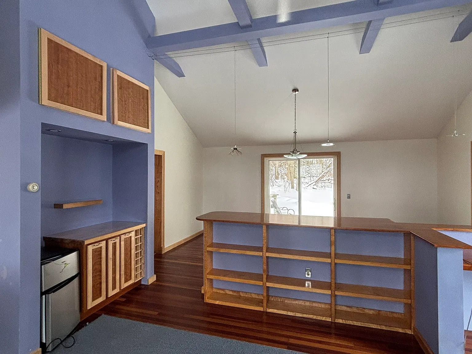 4 bed, 2.5 bath, 2700 sqft, $3,200 — Photo 4