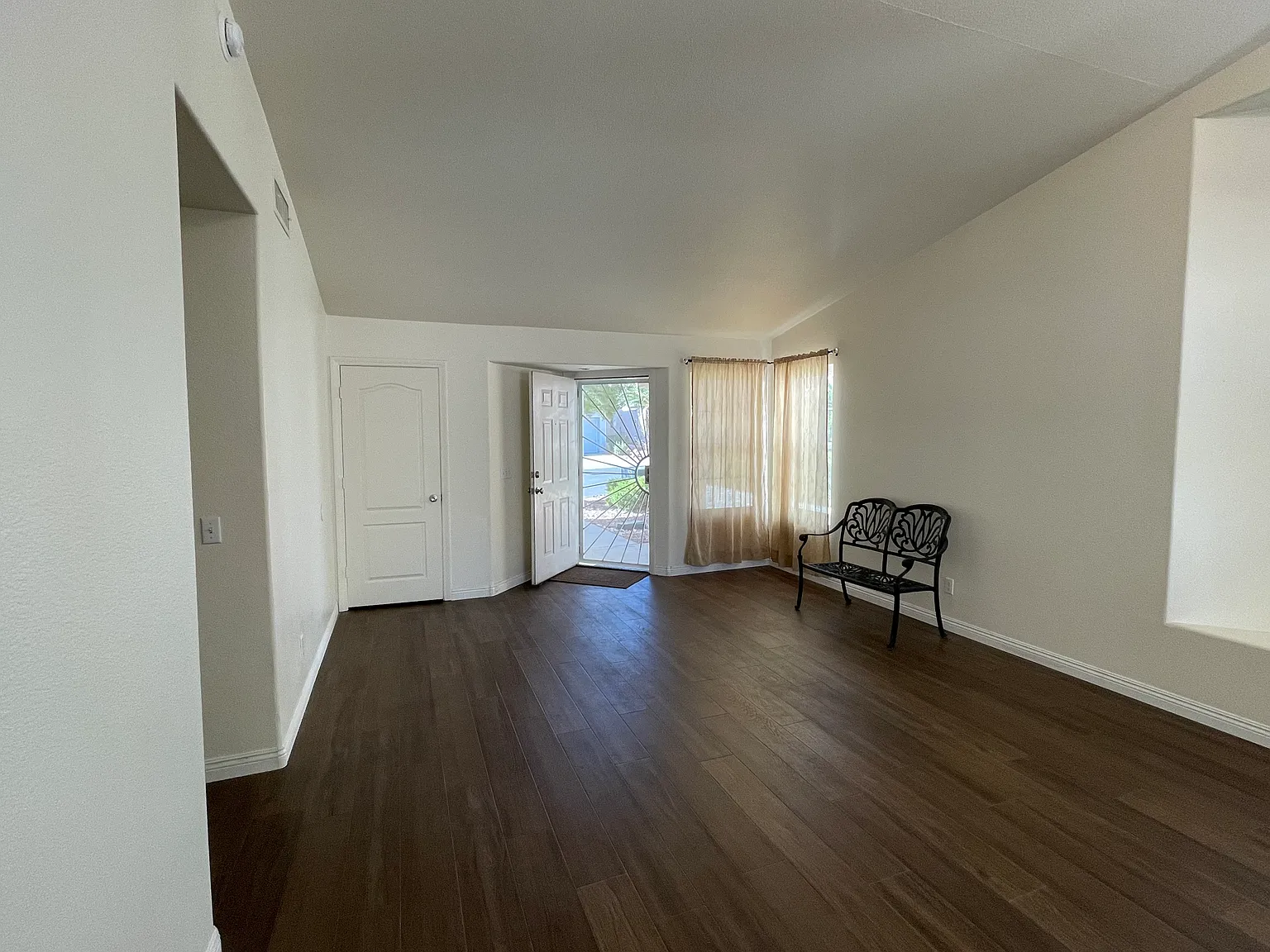 3 bed, 1500 sqft, $2,300 — Photo 4
