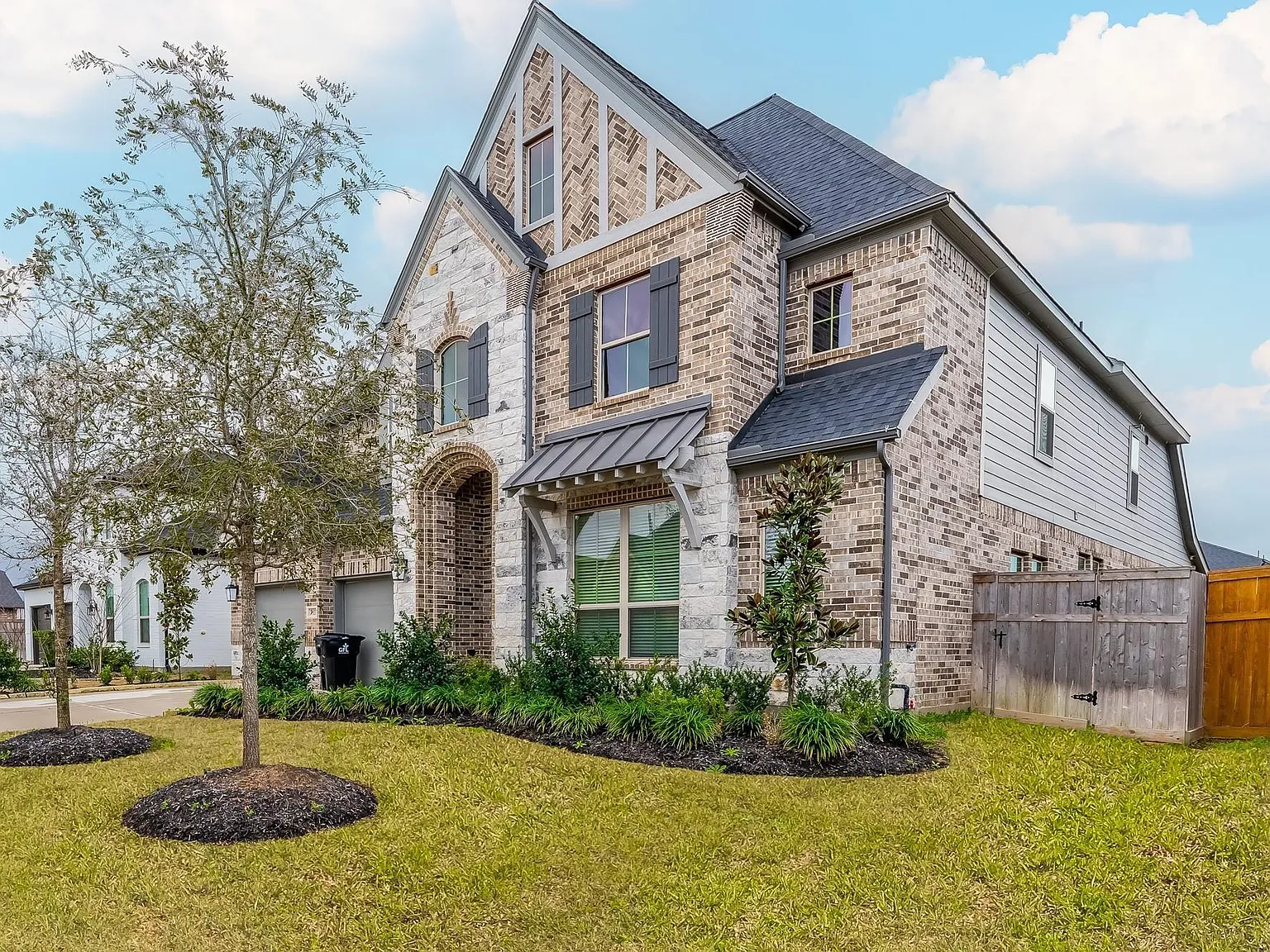 4 bed, 4.0 bath, 3498 sqft, $3,800 — Photo 2