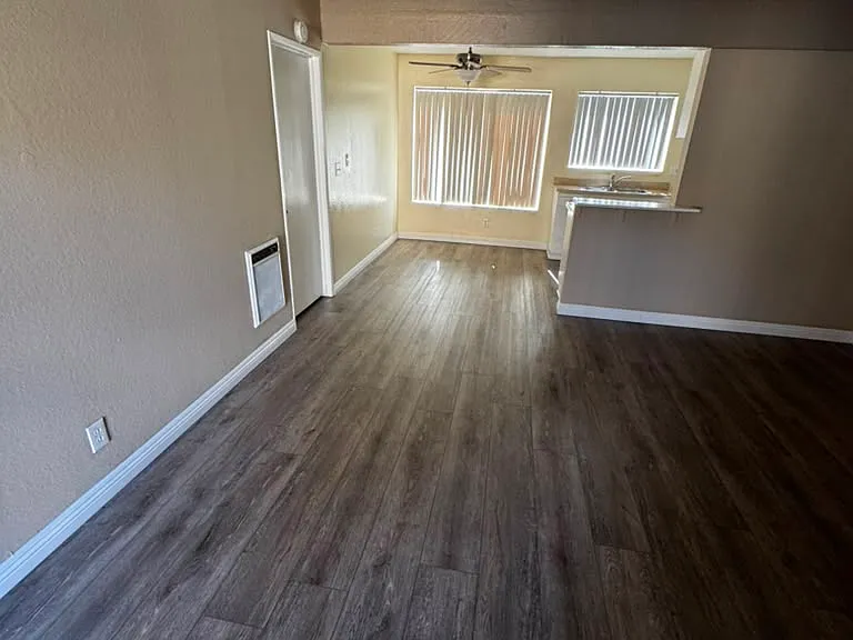 Regina Apartments — Photo 24