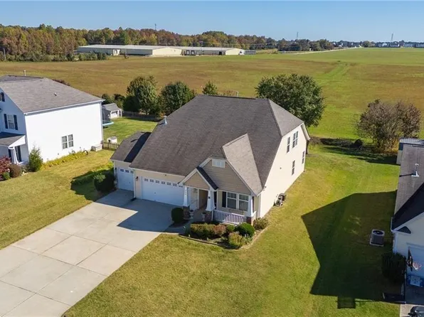 906 Leach Ave, Thomasville, NC 27360