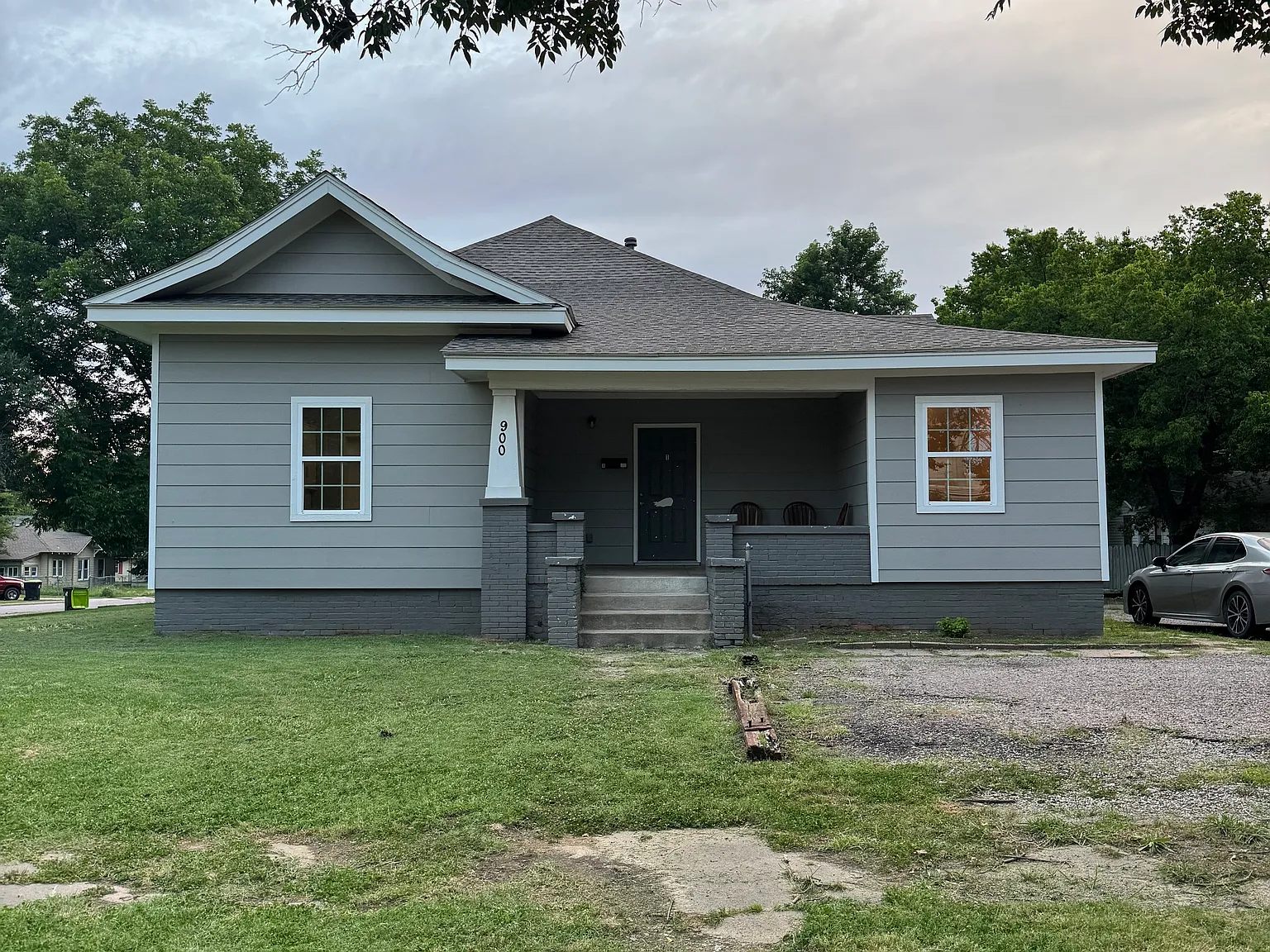 3 bed, $1,350 — Photo 1
